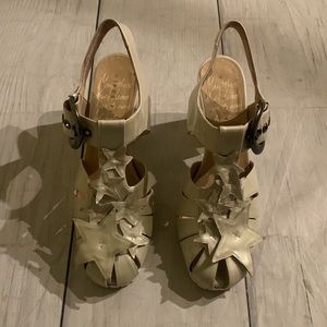 Momma Parikka Size EU 38/US 7 Beige Star Block Heeled Sandals